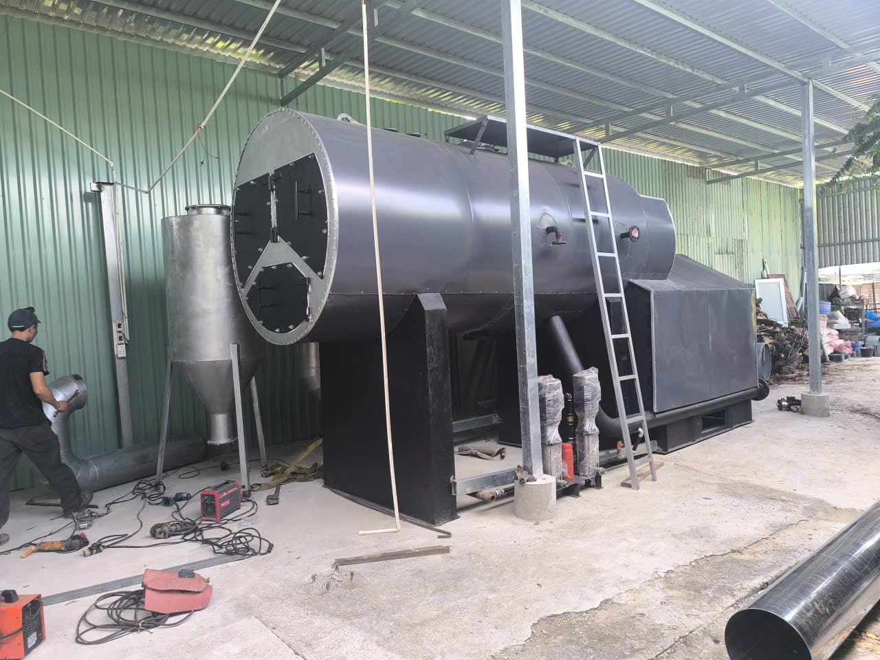 Nồi hơi biomass cỡ lớn đang được chế tạo trong xưởng